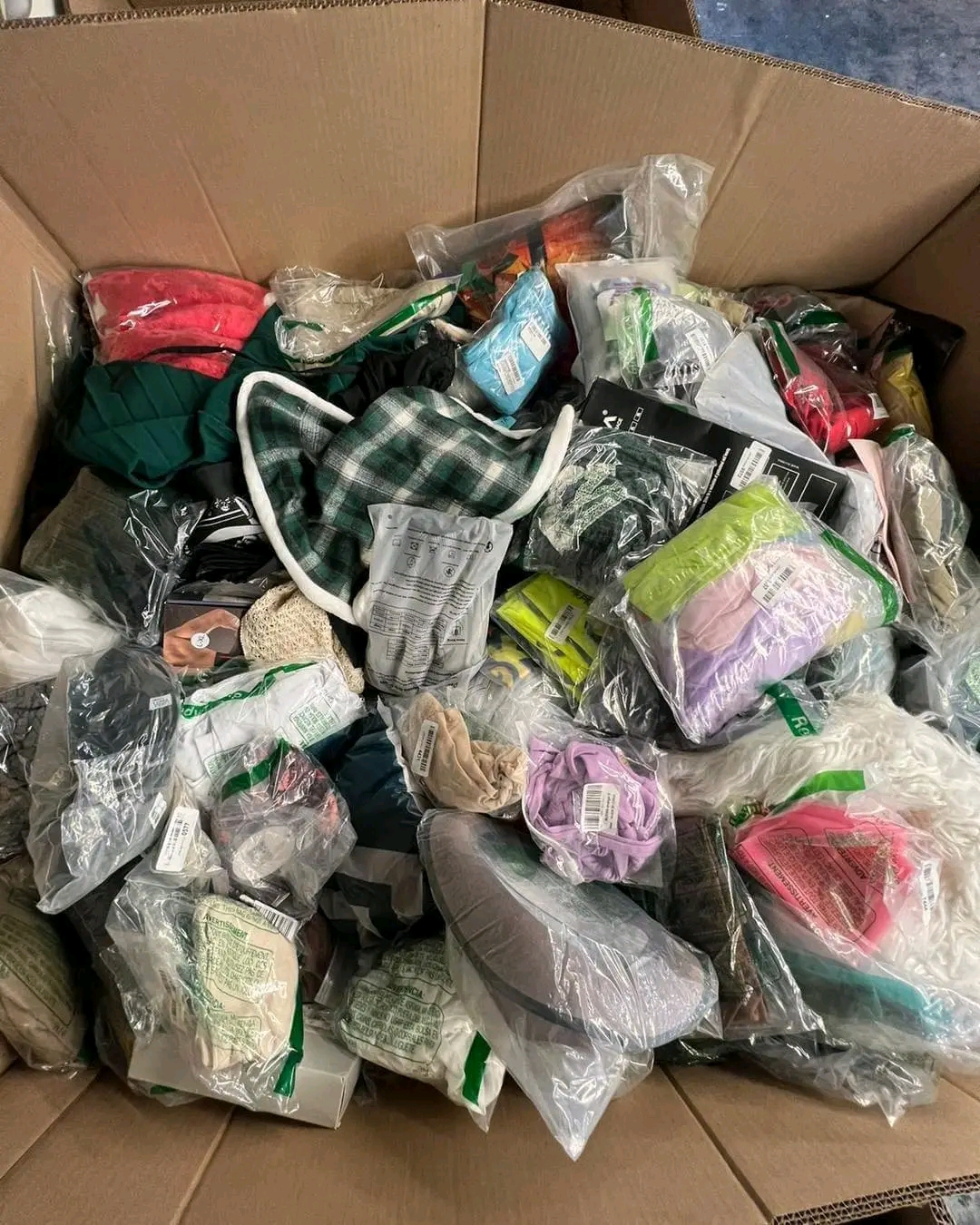 mixed children, women and men clothing pallets mixed children, women and men clothing pallets