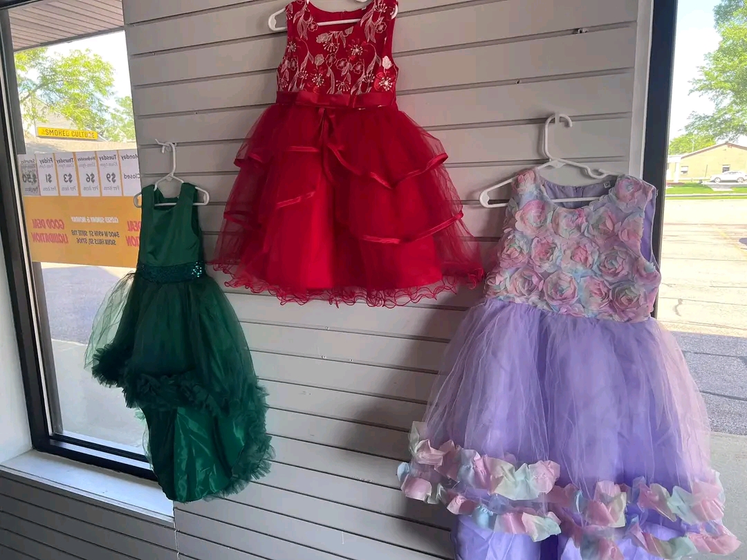 mixed pallets of girl’s bags, clothes,shoes mixed pallets of girl’s bags, clothes,shoes