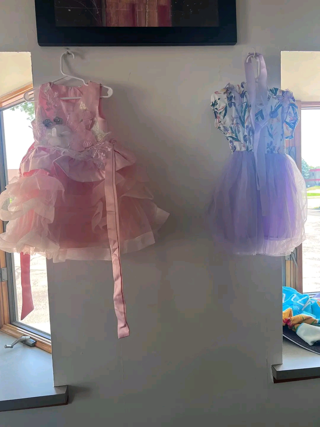 mixed pallets of girl’s bags, clothes,shoes mixed pallets of girl’s bags, clothes,shoes