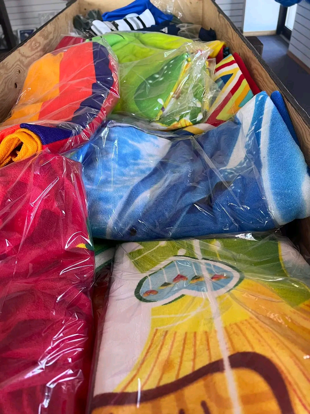 mixed pallets of girl’s bags, clothes,shoes mixed pallets of girl’s bags, clothes,shoes