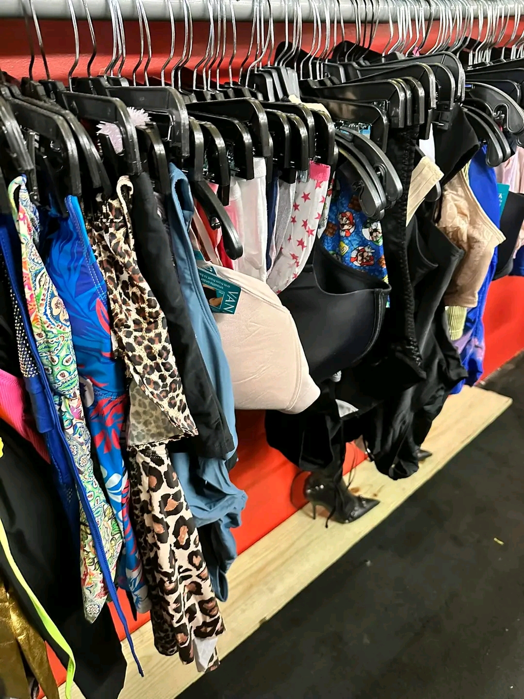 new arrival of mixed clothing pallets new arrival of mixed clothing pallets