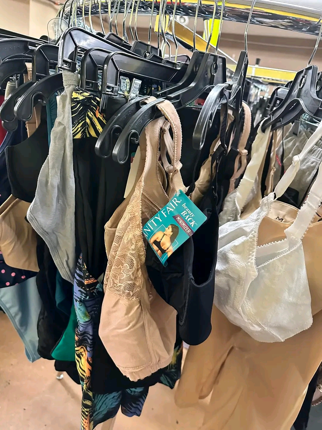 new arrival of mixed clothing pallets new arrival of mixed clothing pallets