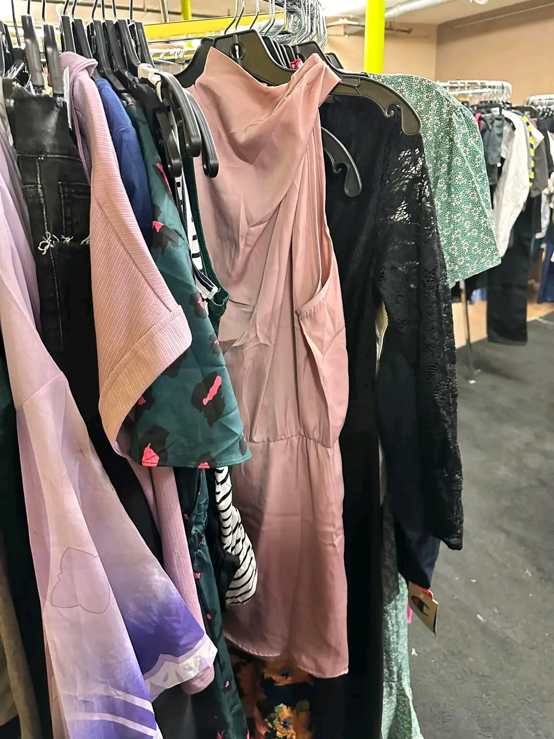 new arrival of mixed clothing pallets new arrival of mixed clothing pallets