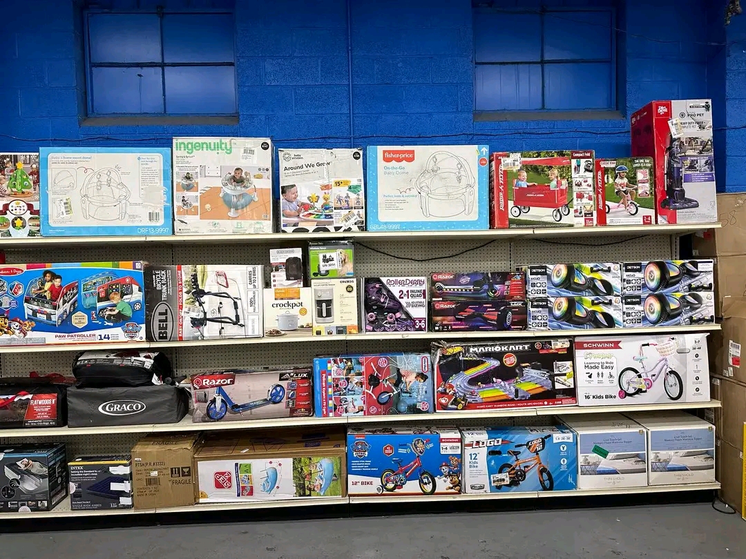 mixed pallets of cheese,christmas decorations,and many more mixed pallets of cheese,christmas decorations,and many more