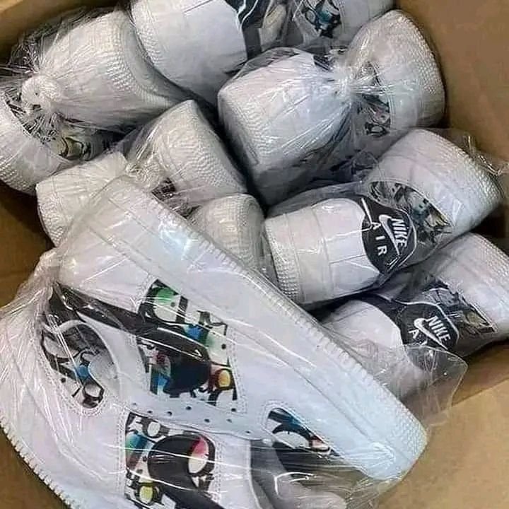 toms & air force 1 sneakers (pallet) toms & air force 1 sneakers (pallet)